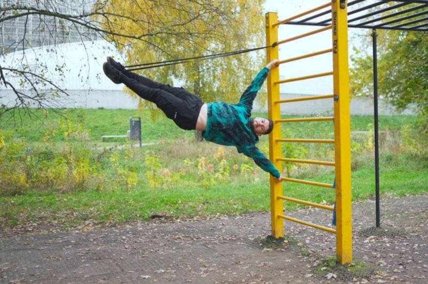 Zdjęcie z ebooka Street Workout: Flaga – 8 kroków progresji