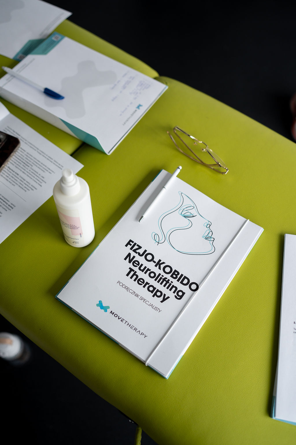 Praktyka podczas kursu Fizjo-Kobido — neurolifting therapy — kadr 5