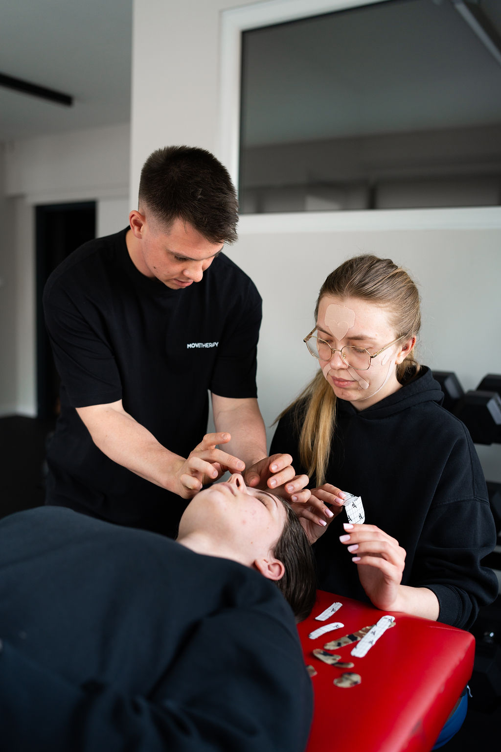 Praktyka podczas kursu Fizjo-Kobido — neurolifting therapy — kadr 3