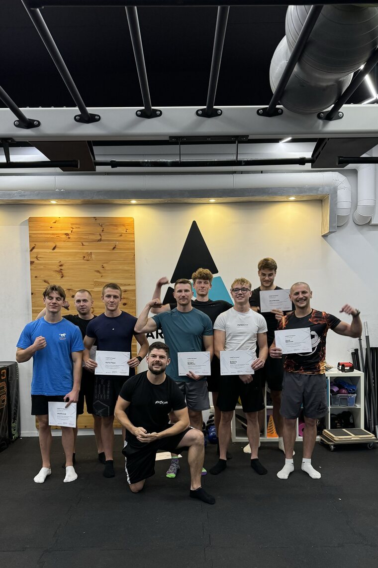 Absolwenci kursu trenerskiego Move Therapy z certyfikatami