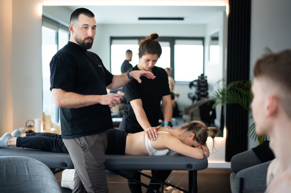 Praktyka podczas kursu Kręgosłup — trening i terapia — kadr 3