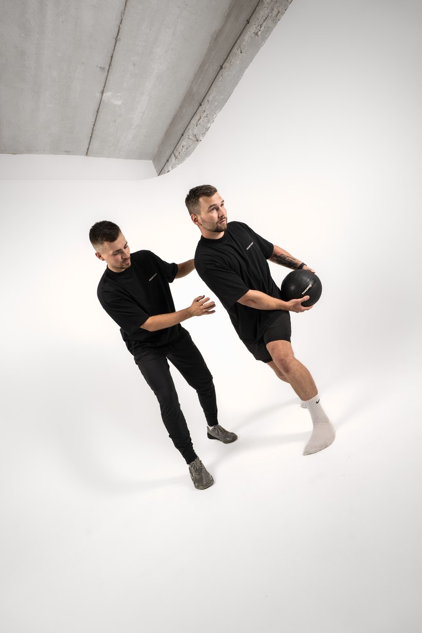 Przysiad ze sztangą — trening siłowy na siłowni